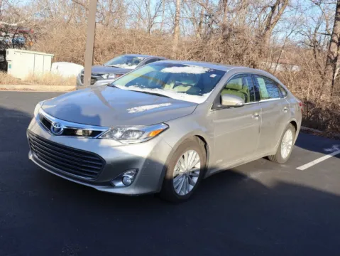 More photos of 2013 Toyota Avalon Hybrid Limited at Jay Wolfe Honda, MO