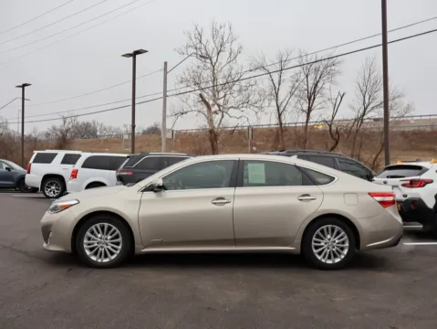 More photos of 2013 Toyota Avalon Hybrid Limited at Jay Wolfe Honda, MO