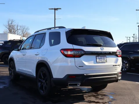 More photos of 2025 Honda Pilot Black Edition at Jay Wolfe Honda, MO