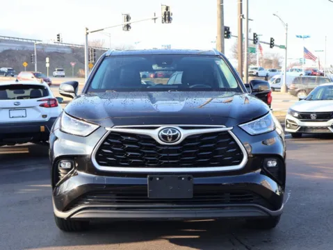 Photos of 2020 Toyota Highlander XLE for sale in Kansas City, MO at Jay Wolfe Honda