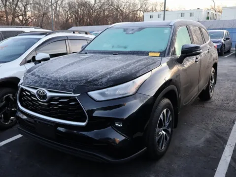 Another view of 2020 Toyota Highlander XLE for sale in Kansas City, MO at Jay Wolfe Honda
