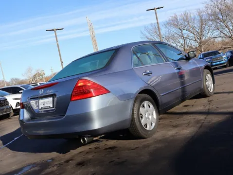 More photos of 2007 Honda Accord Sdn LX at Jay Wolfe Honda, MO