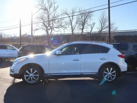 More photos of 2017 INFINITI QX50 at Jay Wolfe Honda, MO