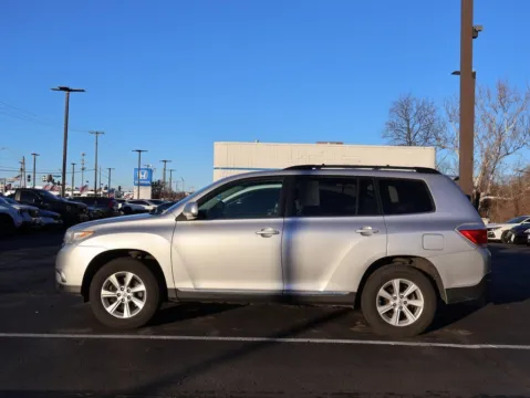 More photos of 2011 Toyota Highlander SE at Jay Wolfe Honda, MO