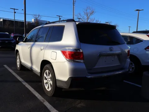 More photos of 2011 Toyota Highlander SE at Jay Wolfe Honda, MO