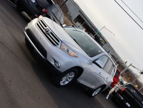 Another view of 2011 Toyota Highlander SE for sale in Kansas City, MO at Jay Wolfe Honda