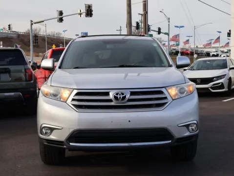 Photos of 2011 Toyota Highlander SE for sale in Kansas City, MO at Jay Wolfe Honda