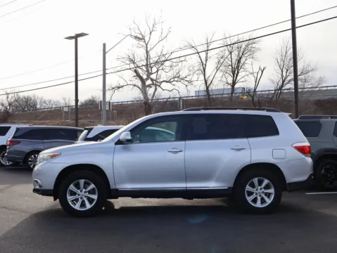 More photos of 2011 Toyota Highlander SE at Jay Wolfe Honda, MO