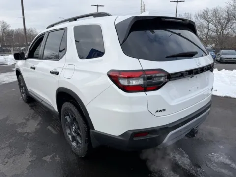 More photos of 2025 Honda Pilot TrailSport at Jay Wolfe Honda, MO