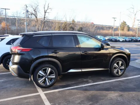 More photos of 2023 Nissan Rogue SL at Jay Wolfe Honda, MO