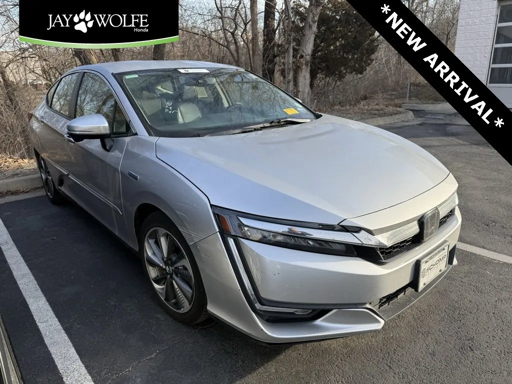 Silver 2018 Honda Clarity Plug-In Hybrid for sale in Kansas City, MO