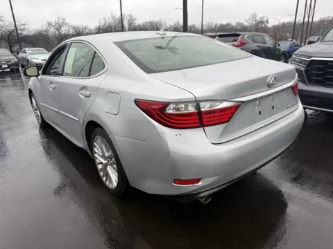 More photos of 2013 Lexus ES 350 4dr Sdn at Jay Wolfe Honda, MO