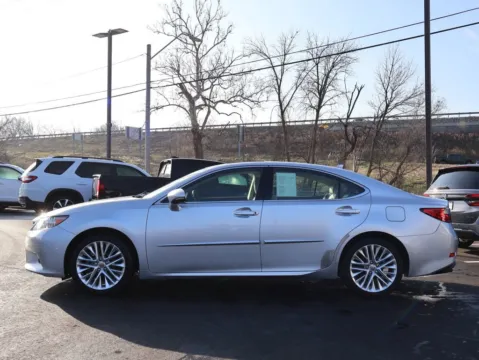 More photos of 2013 Lexus ES 350 4dr Sdn at Jay Wolfe Honda, MO