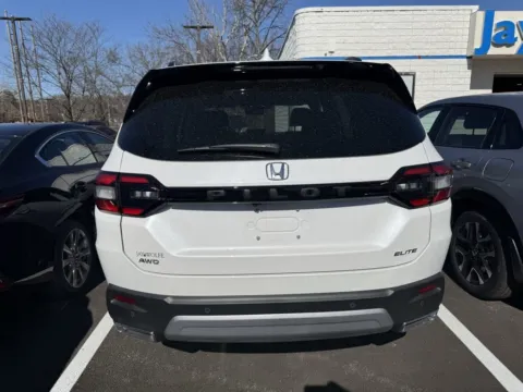 More photos of 2025 Honda Pilot Elite at Jay Wolfe Honda, MO