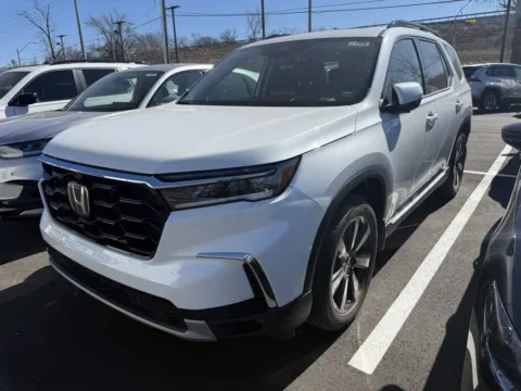 Another view of 2025 Honda Pilot Elite for sale in Kansas City, MO at Jay Wolfe Honda