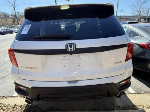 More photos of 2023 Honda Passport EX-L at Jay Wolfe Honda, MO