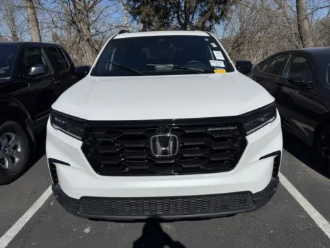 Photos of 2025 Honda Pilot Black Edition for sale in Kansas City, MO at Jay Wolfe Honda