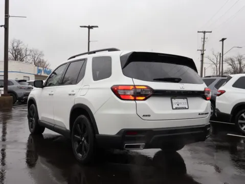 More photos of 2025 Honda Pilot Black Edition at Jay Wolfe Honda, MO