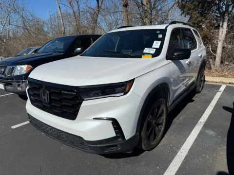 Another view of 2025 Honda Pilot Black Edition for sale in Kansas City, MO at Jay Wolfe Honda