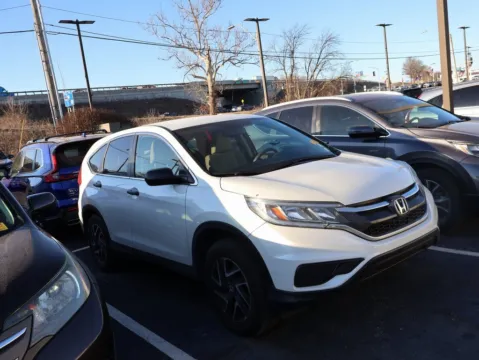 More photos of 2016 Honda CR-V SE at Jay Wolfe Honda, MO