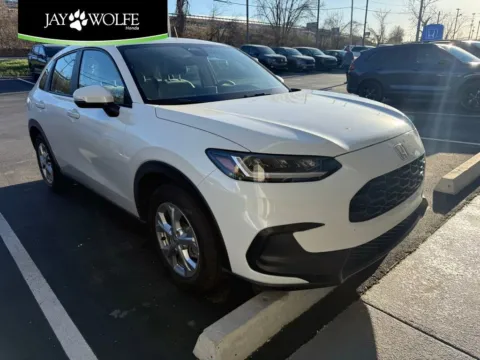 White 2024 Honda HR-V LX for sale in Kansas City, MO