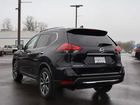 More photos of 2018 Nissan Rogue SL at Jay Wolfe Honda, MO