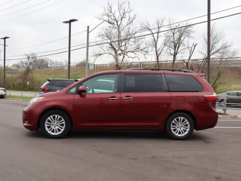 More photos of 2015 Toyota Sienna L at Jay Wolfe Honda, MO