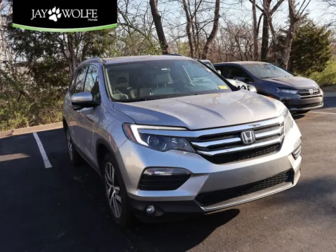 Silver 2017 Honda Pilot Touring for sale in Kansas City, MO