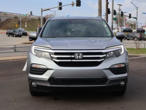Photos of 2017 Honda Pilot Touring for sale in Kansas City, MO at Jay Wolfe Honda