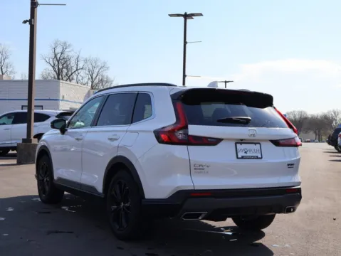 More photos of 2023 Honda CR-V Hybrid Sport Touring at Jay Wolfe Honda, MO