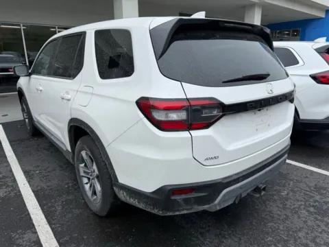 More photos of 2025 Honda Pilot EX-L at Jay Wolfe Honda, MO