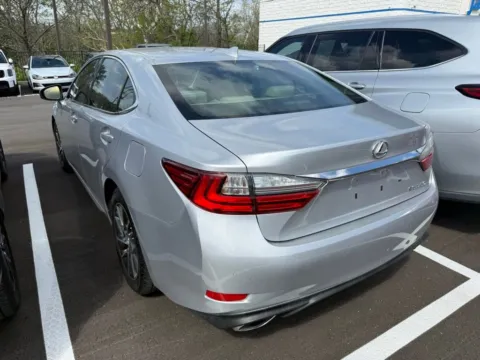 More photos of 2018 Lexus ES 350 at Jay Wolfe Honda, MO