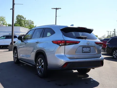 More photos of 2022 Toyota Highlander XLE at Jay Wolfe Honda, MO