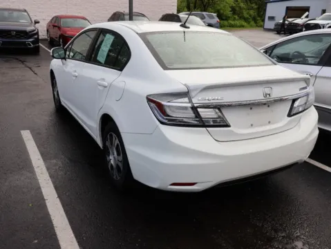 More photos of 2013 Honda Civic Hybrid at Jay Wolfe Honda, MO