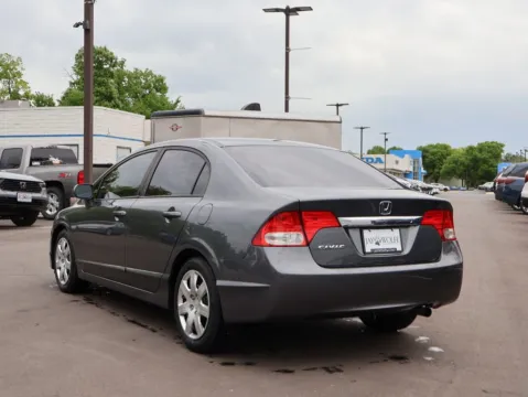 More photos of 2009 Honda Civic Sdn LX at Jay Wolfe Honda, MO