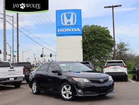 Black 2013 Toyota Camry SE for sale in Kansas City, MO