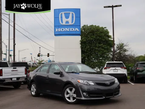 Gray 2013 Toyota Camry SE for sale in Kansas City, MO