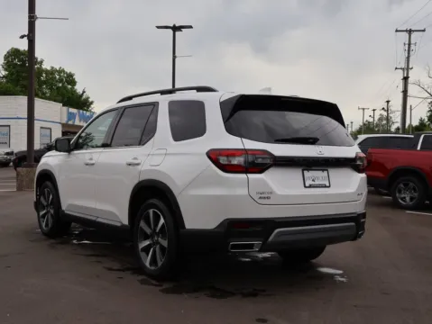 More photos of 2025 Honda Pilot Elite at Jay Wolfe Honda, MO