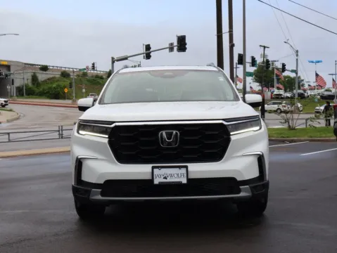 Photos of 2023 Honda Pilot Touring for sale in Kansas City, MO at Jay Wolfe Honda