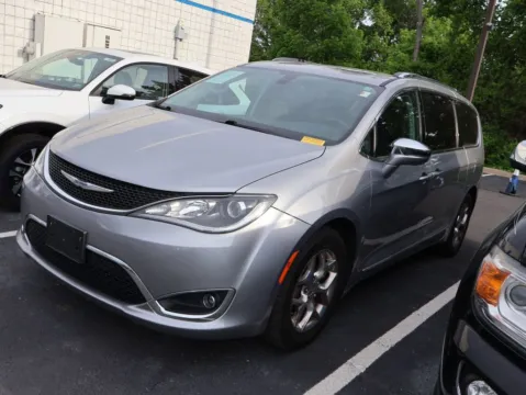 More photos of 2018 Chrysler Pacifica Limited at Jay Wolfe Honda, MO