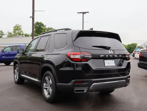 More photos of 2026 Honda Pilot EX-L at Jay Wolfe Honda, MO