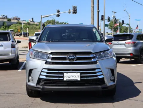 Photos of 2018 Toyota Highlander Limited Platinum for sale in Kansas City, MO at Jay Wolfe Honda