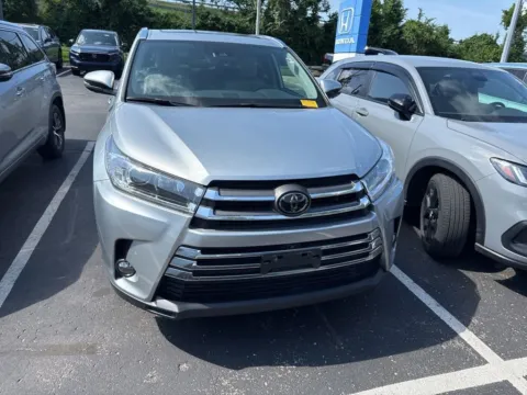 Photos of 2018 Toyota Highlander Limited Platinum for sale in Kansas City, MO at Jay Wolfe Honda