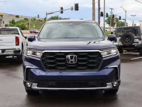Photos of 2025 Honda Pilot EX-L for sale in Kansas City, MO at Jay Wolfe Honda
