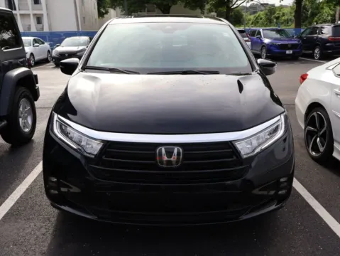 Photos of 2023 Honda Odyssey Touring for sale in Kansas City, MO at Jay Wolfe Honda