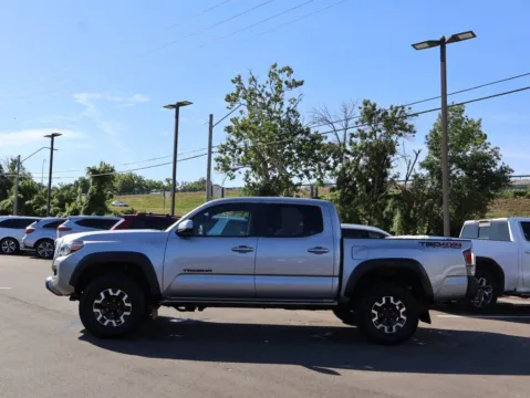 More photos of 2020 Toyota Tacoma TRD Off-Road at Jay Wolfe Honda, MO