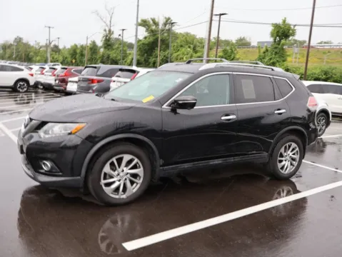 More photos of 2015 Nissan Rogue SL at Jay Wolfe Honda, MO