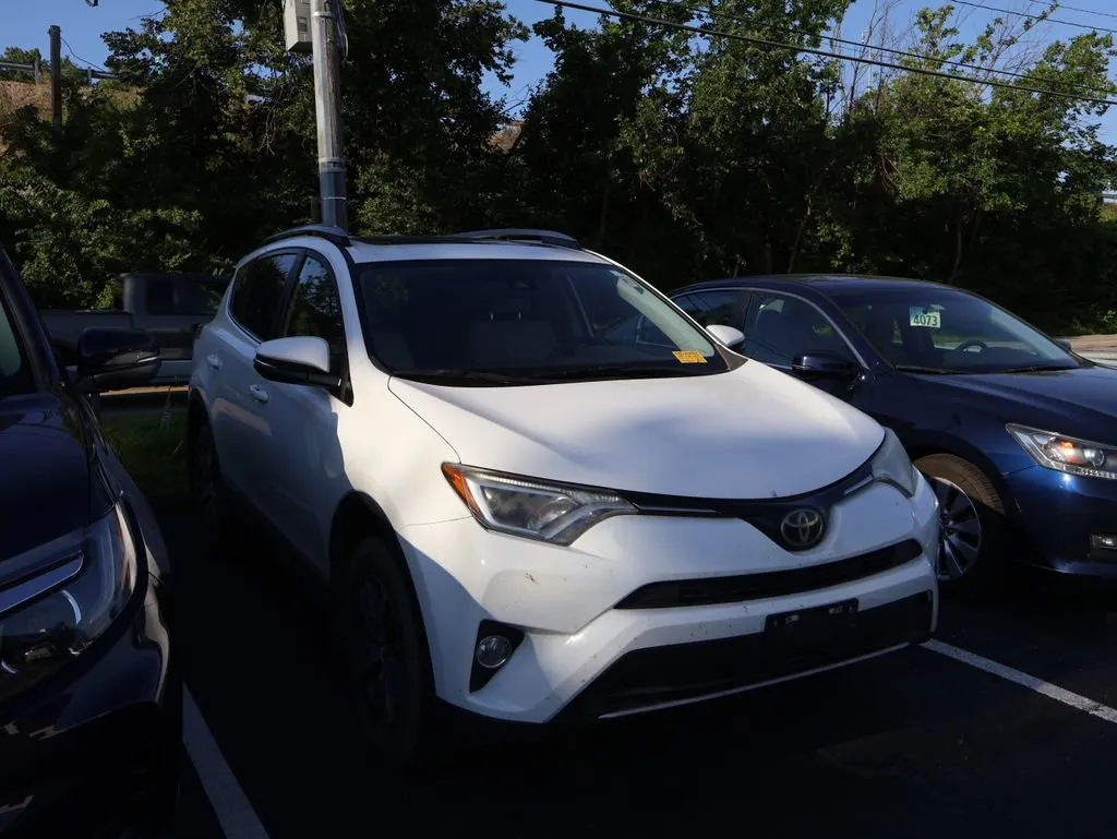White 2018 Toyota RAV4 XLE for sale in Kansas City, MO