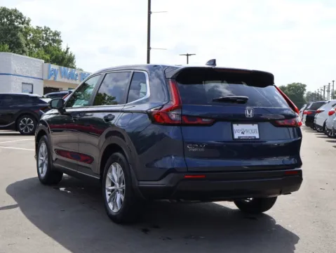 More photos of 2023 Honda CR-V EX-L at Jay Wolfe Honda, MO