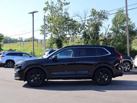 More photos of 2023 Honda CR-V Hybrid Sport Touring at Jay Wolfe Honda, MO